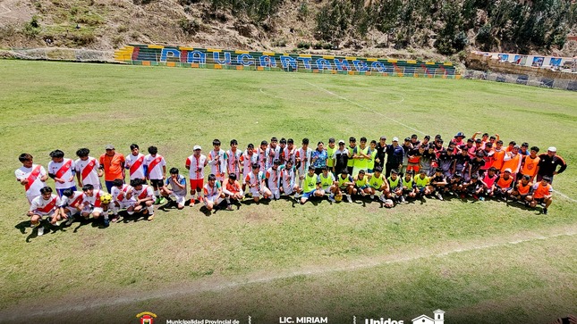 Archivo imagen de La Academia Municipal de fútbol de Paucartambo clausuró las actividades del Año con un Campeonato Inter Distritos