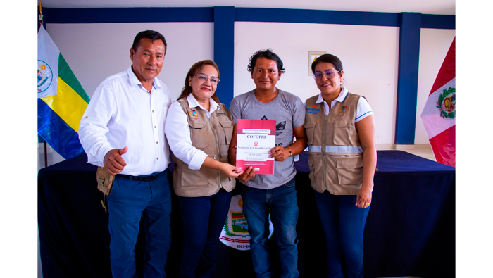Alcaldesa entregรณ tรญtulos de propiedad en Sauce.