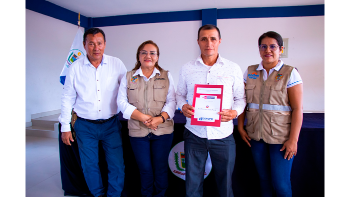 Alcaldesa entregรณ tรญtulos de propiedad en Sauce.