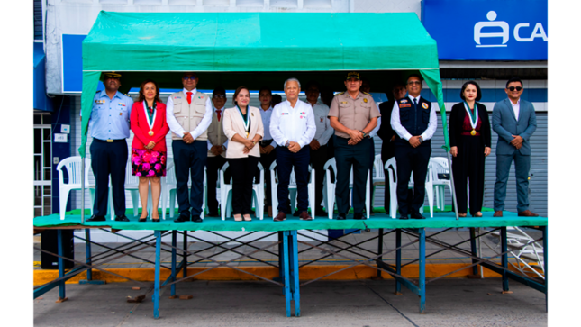 Ceremonia de Izamiento de nuestro Pabellón Nacional en la Plaza Mayor de Tarapoto.