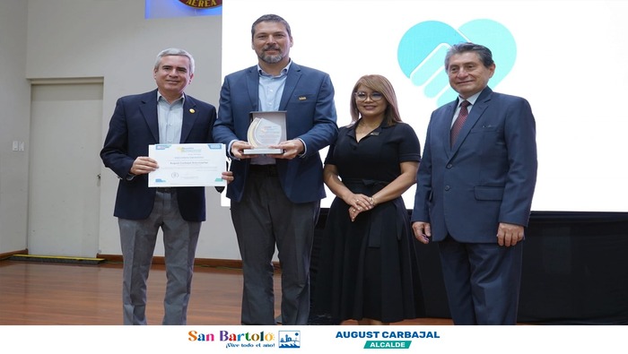 El alcalde August Carbajal fue reconocido en la Reunión Multisectorial de Gestión Territorial para la Salud, por su valiosa contribución y compromiso con el bienestar de los sanbartolinos.