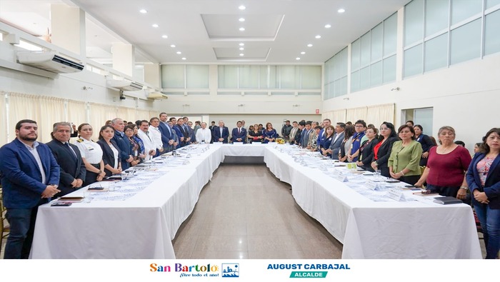 El alcalde August Carbajal fue reconocido en la Reunión Multisectorial de Gestión Territorial para la Salud, por su valiosa contribución y compromiso con el bienestar de los sanbartolinos.