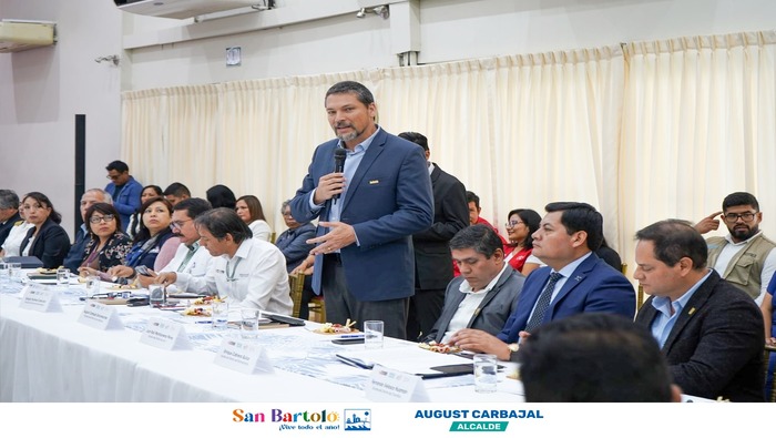 El alcalde August Carbajal fue reconocido en la Reunión Multisectorial de Gestión Territorial para la Salud, por su valiosa contribución y compromiso con el bienestar de los sanbartolinos.