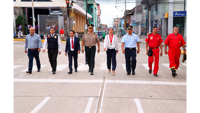 Ceremonia de Izamiento de nuestro PabellΓ³n Nacional en la Plaza Mayor de Tarapoto.