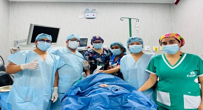 Médicos de EsSalud salvan la vida de dos bebés tras extraer un clavo de olor y un pedazo de plástico alojados en sus vías respiratorias