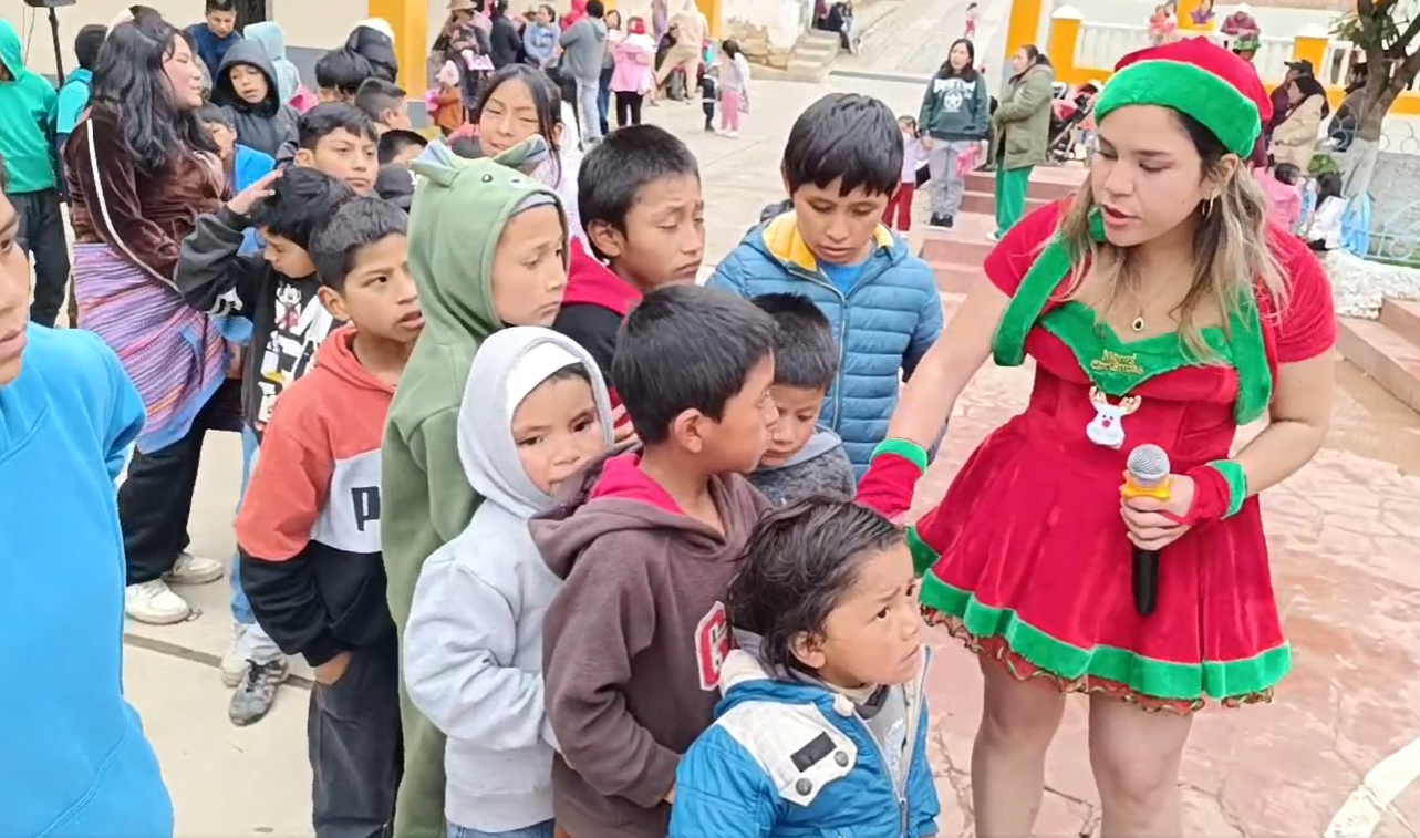 Miss Aija Milagros I y Municipalidad Provincial de Aija comprometidos en la Chocolatada por los niños