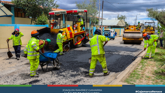 Gracias al liderazgo del Alcalde Provincial de Cajamarca, Joaquín Ramírez, después de décadas logró que Pro Vías Nacional transfiera oficialmente el mantenimiento de la Vía de Evitamiento Sur a la concesionaria Con Vial Sierra Norte.
 Este importante logro garantizará una mejora significativa en la transitabilidad y la calidad de vida de los vecinos cajamarquinos, asegurando una infraestructura vial más segura y eficiente.
¡𝗦𝗲𝗴𝘂𝗶𝗺𝗼𝘀 𝘁𝗿𝗮𝗯𝗮𝗷𝗮𝗻𝗱𝗼 𝗽𝗼𝗿 𝗲𝗹 𝗯𝗶𝗲𝗻𝗲𝘀𝘁𝗮𝗿 𝘆 𝗱𝗲𝘀𝗮𝗿𝗿𝗼𝗹𝗹𝗼 𝗱𝗲 𝗻𝘂𝗲𝘀𝘁𝗿𝗮 𝗰𝗼𝗺𝘂𝗻𝗶𝗱𝗮𝗱!
#CajamarcaRenace