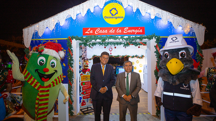 Fotografía del Presidente Ejecutivo de Osinergmin, Ing. Omar Chambergo Rodríguez, junto al alcalde de Los Olivos, Felipe Castillo Oliva.