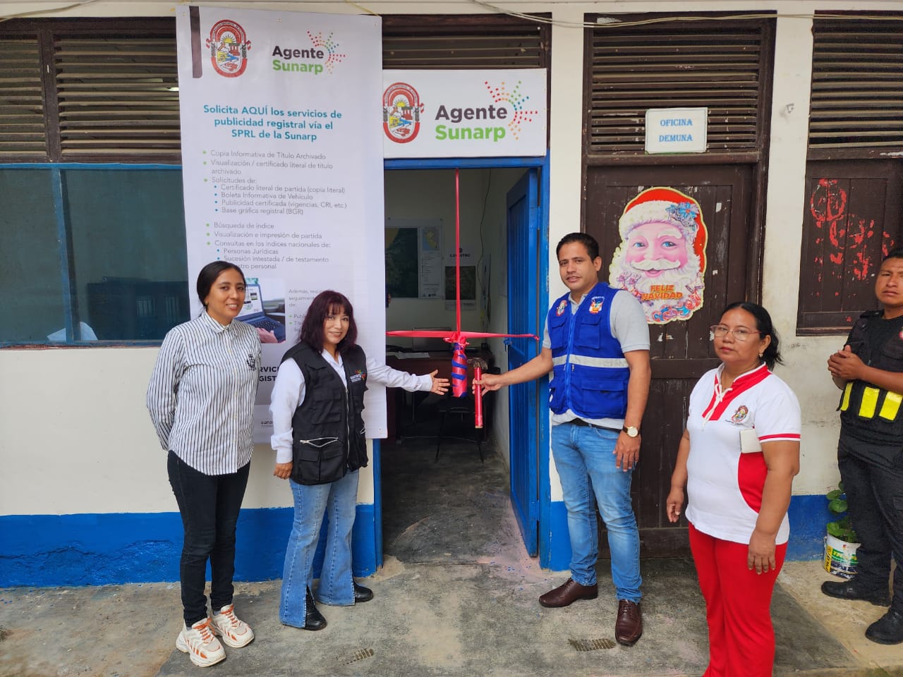 Foto de Servidores de Sunarp y de la Municipalidad Distrital de La Yarada inauguran "Agente Sunarp"