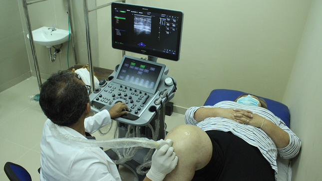Moderna sala equipada permitirá detectar quistes hepáticos y trastornos prostáticos en el Hospital Marino Molina de EsSalud