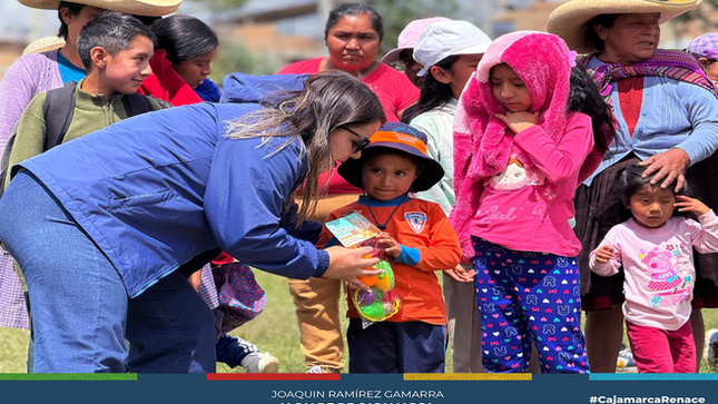 El alcalde provincial de Cajamarca, Joaquin Ramírez Gamarra, sigue recorriendo sectores y centros poblados de la ciudad, llevando momentos de alegría y sonrisas a los más pequeños. 🎉🎈
Estas visitas refuerzan su compromiso con el bienestar y felicidad de los niños cajamarquinos.