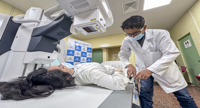 EsSalud renueva con moderno equipamiento hospitales en siete regiones del país con una inversión de 21 millones de soles