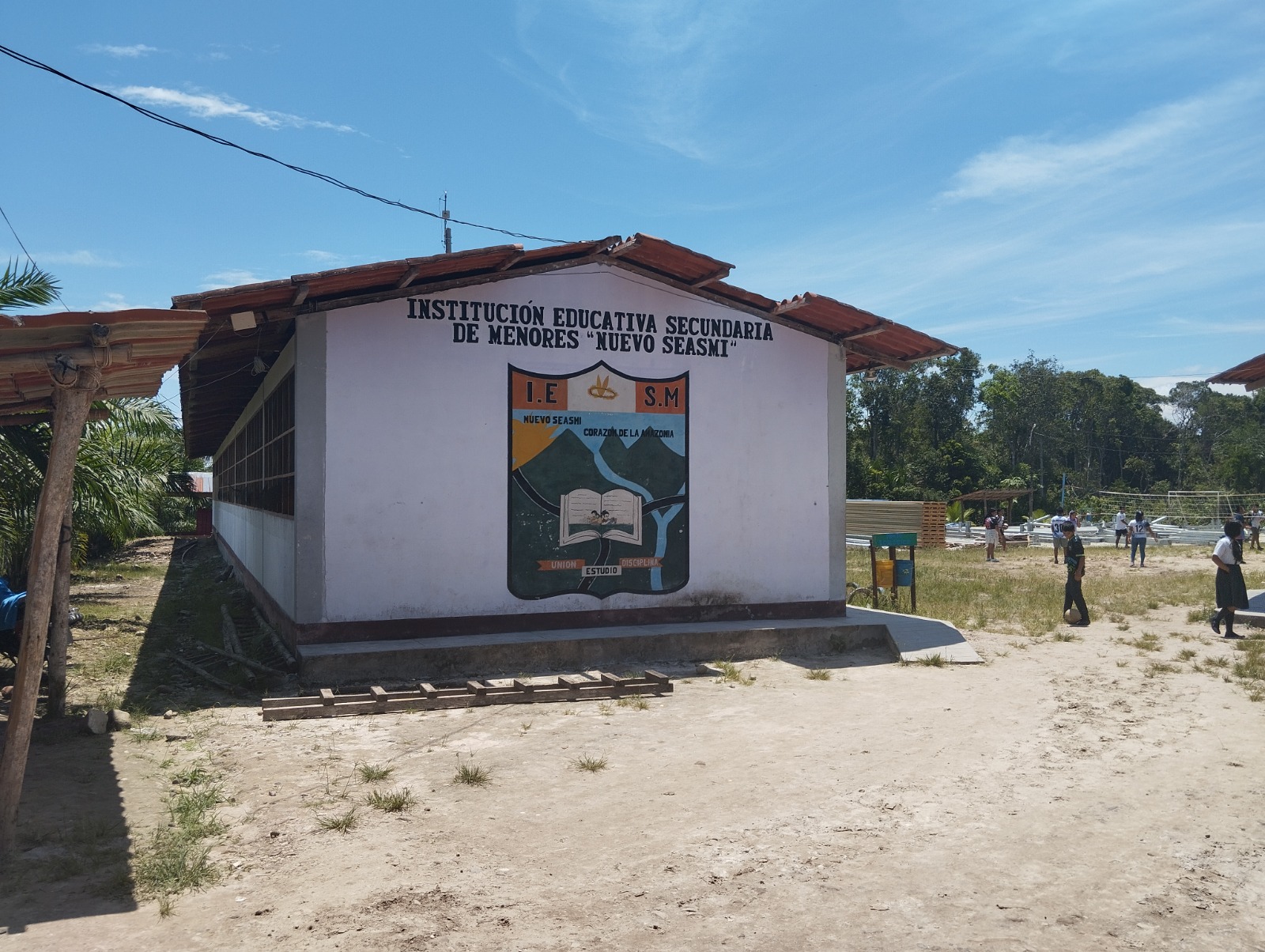 Nueve locales educativos de los distritos de Río Santiago, Nieva y El Cenepa fueron intervenidos con una inversión de S/ 50 000,00 por cada residencia estudiantil.