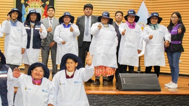 Personas con habilidades diferentes reciben kits de indumentaria para el desarrollo de sus actividades laborales