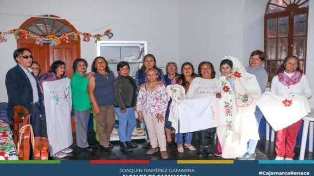 La municipalidad provincial a través de la Oficina Municipal de Atención a la Persona con Discapacidad (OMAPED) culminó con éxito el "Curso de Bordado"
de esta manera se ha cumplido a cabalidad lo que se ha trazado para el presente año, porque se participó en ferias y actividad que ayudan a las personas con discapacidad a generar recursos económicos.
Julia Carmona, alumna del taller, se mostró muy agradecida con el alcalde Joaquin Ramírez  y su equipo de trabajo por el apoyo brindado a las mujeres con discapacidad e invitó a más mujeres sumarse a este tipo de actividades que genera la comuna local.