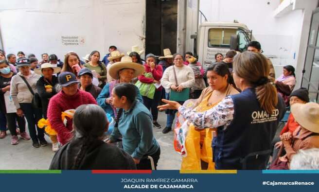 La Municipalidad Provincial de Cajamarca, a través de la Oficina Municipal de Atención a la Persona con Discapacidad (OMAPED), realizó la cuarta y última entrega de alimentos del año, beneficiando a 60 familias con personas con discapacidad.
En esta ocasión, se distribuyeron arroz, trigo, lentejas, aceite y atún, contribuyendo significativamente a la canasta familiar de nuestros beneficiarios. El Alcalde Joaquín Ramírez Gamarra reafirma su compromiso de seguir brindando apoyo a las personas vulnerables y de bajos recursos económicos, garantizando que nadie se quede atrás en nuestra comunidad. 💪❤️
¡𝗖𝗼𝗻 𝗝𝗼𝗮𝗾𝘂𝗶𝗻 𝗥𝗮𝗺í𝗿𝗲𝘇, 𝗖𝗮𝗷𝗮𝗺𝗮𝗿𝗰𝗮 𝗥𝗲𝗻𝗮𝗰𝗲! 💪