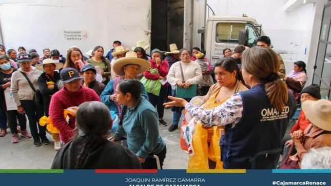 La Municipalidad Provincial de Cajamarca, a través de la Oficina Municipal de Atención a la Persona con Discapacidad (OMAPED), realizó la cuarta y última entrega de alimentos del año, beneficiando a 60 familias con personas con discapacidad.
En esta ocasión, se distribuyeron arroz, trigo, lentejas, aceite y atún, contribuyendo significativamente a la canasta familiar de nuestros beneficiarios. El Alcalde Joaquín Ramírez Gamarra reafirma su compromiso de seguir brindando apoyo a las personas vulnerables y de bajos recursos económicos, garantizando que nadie se quede atrás en nuestra comunidad. 💪❤️
¡𝗖𝗼𝗻 𝗝𝗼𝗮𝗾𝘂𝗶𝗻 𝗥𝗮𝗺í𝗿𝗲𝘇, 𝗖𝗮𝗷𝗮𝗺𝗮𝗿𝗰𝗮 𝗥𝗲𝗻𝗮𝗰𝗲! 💪