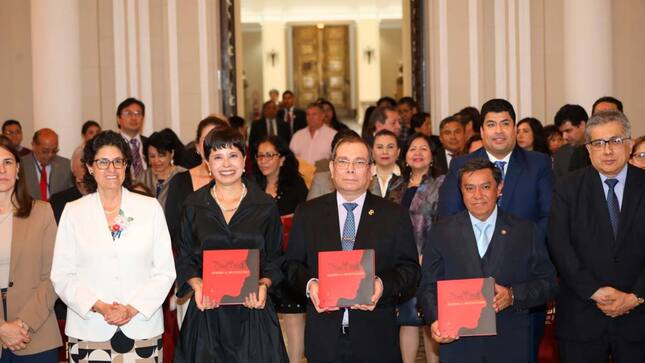 ADAPOJ-presenta-Libro-Mujeres-del-Bicentenario-4