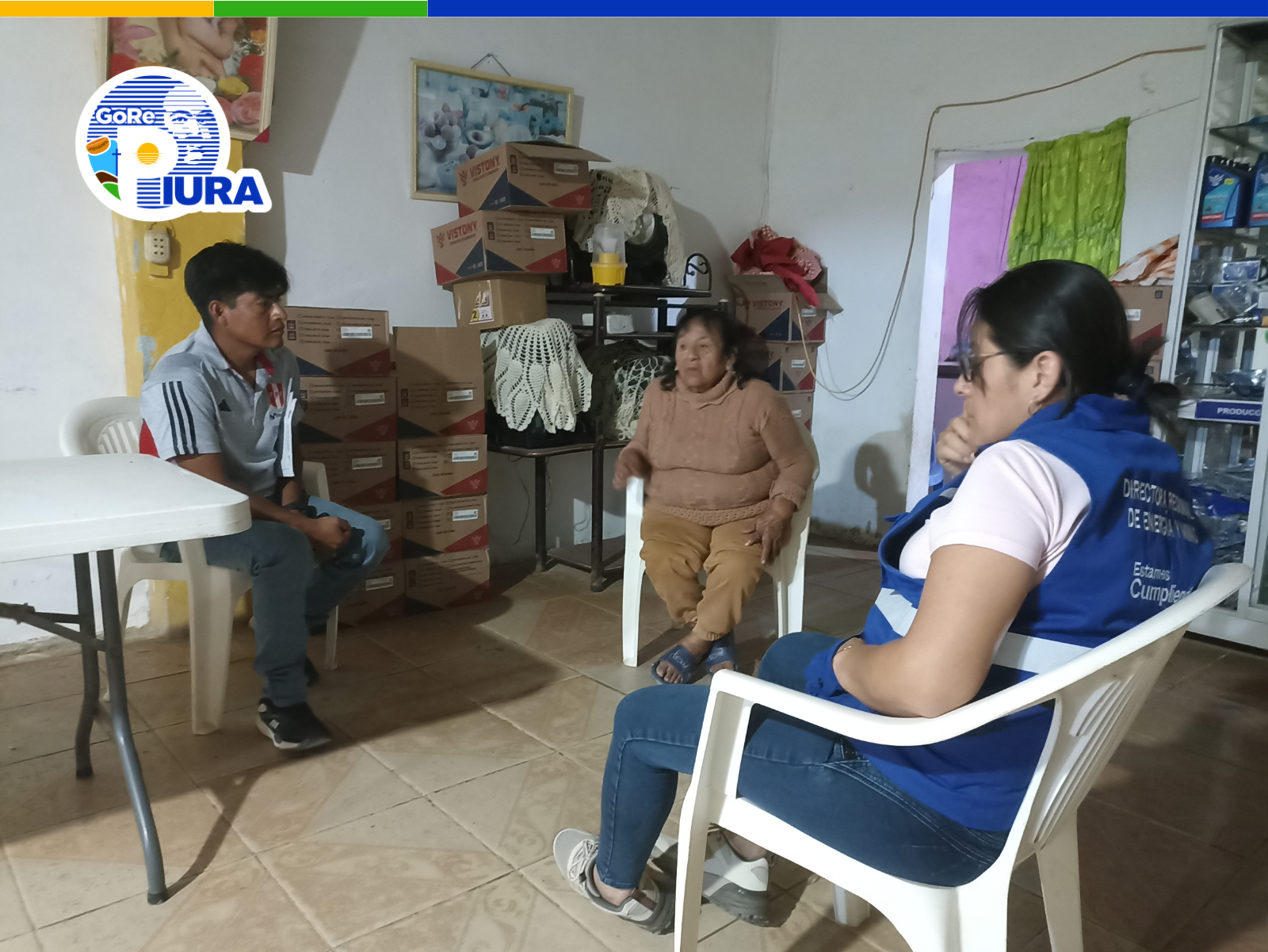 ING GABY JULCA VISITANDO UNA DE LAS VIVIENDAS AFECTADAS 