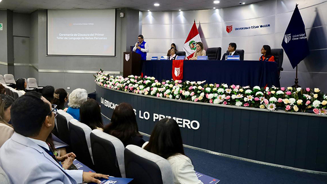 Personal administrativo de la UCV culmina Taller de Lengua de Señas Peruanas