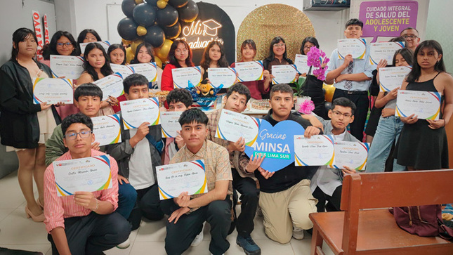 DIRIS Lima Sur certifica a adolescentes como líderes “Educadores Pares” en salud integral