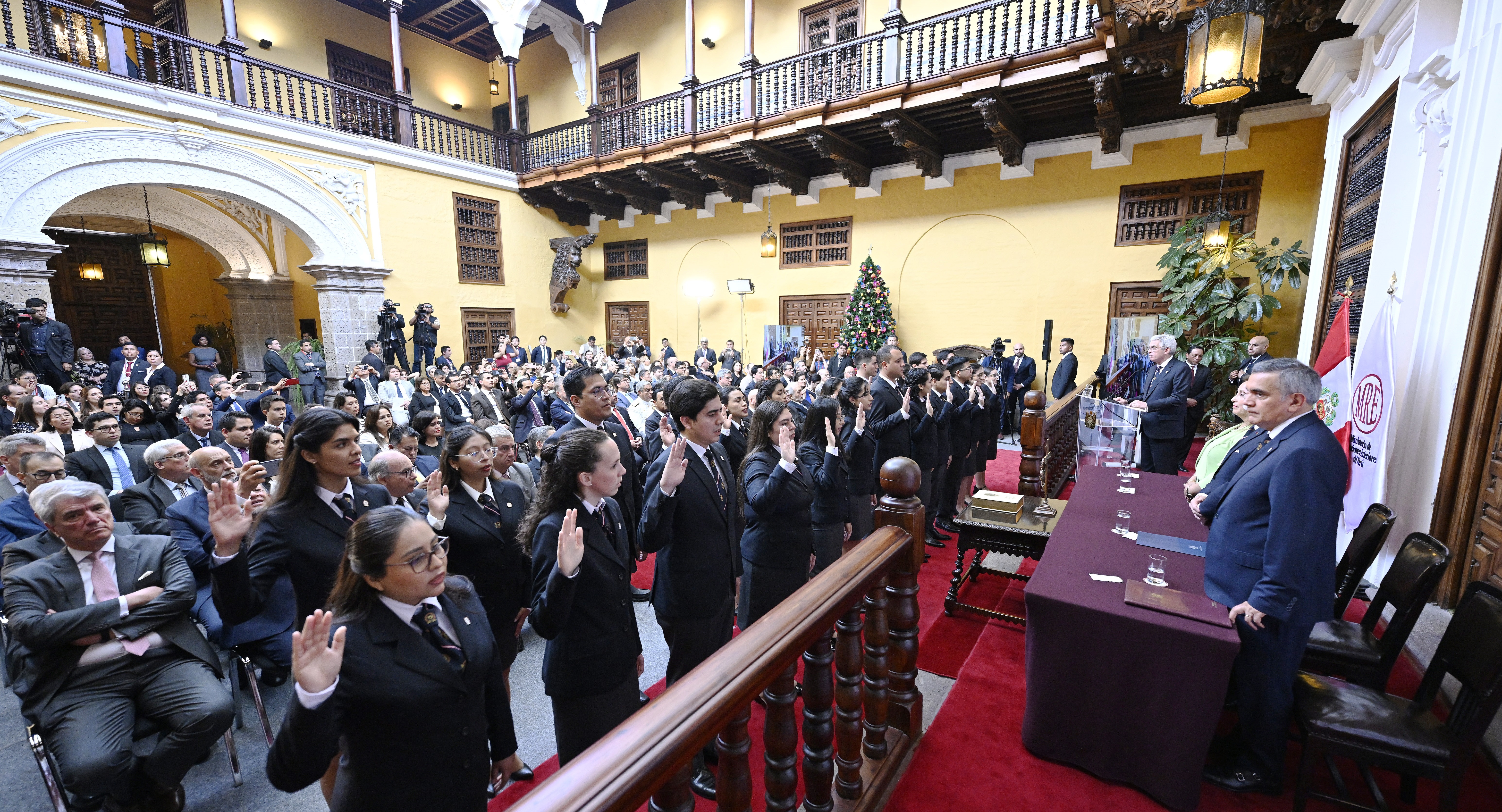 Ministro Schialer: "Cancillería ha demostrado que cumple un papel crucial en la defensa y promoción de la democracia"