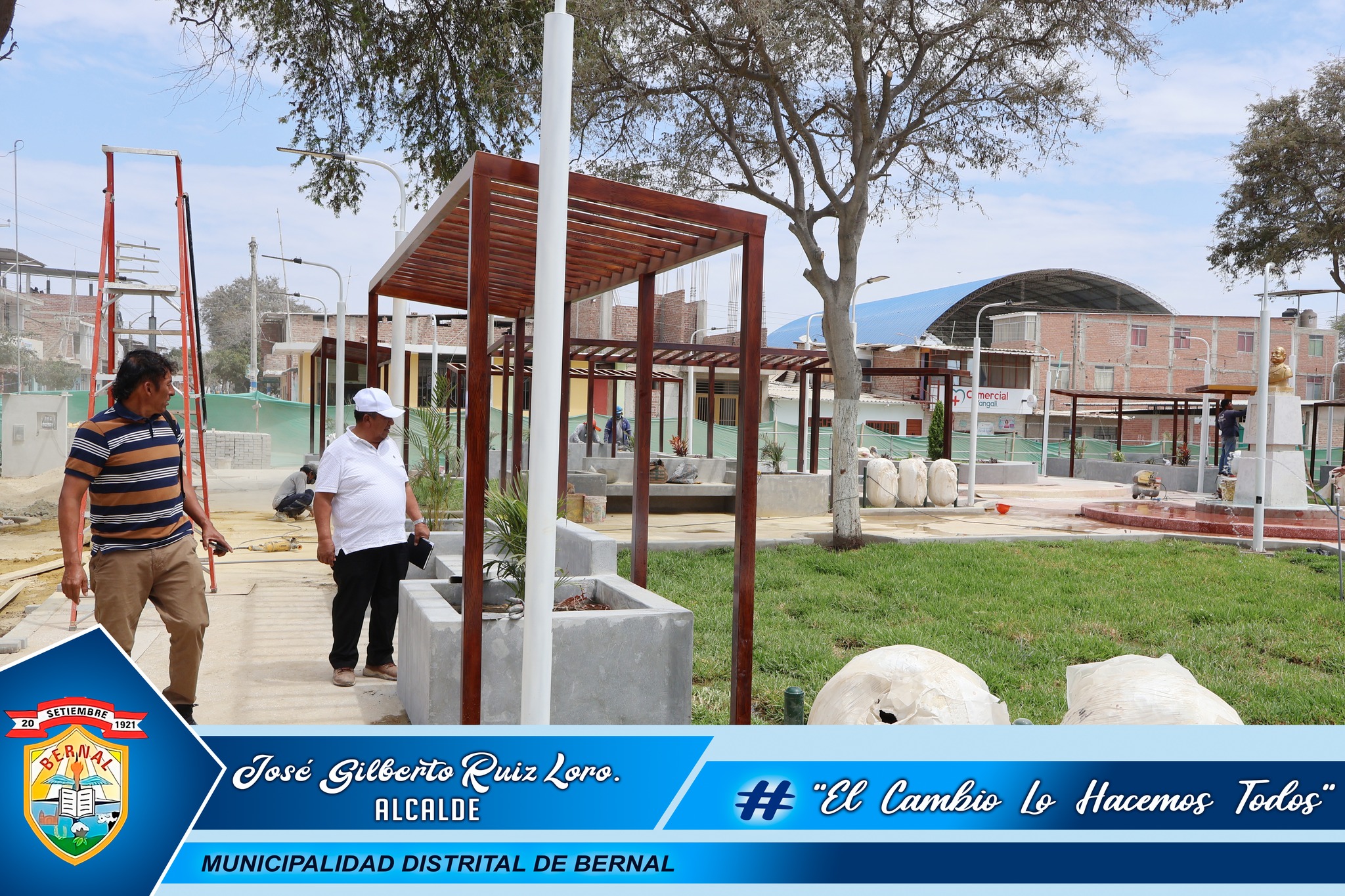 Autoridades de Bernal inspeccionan obra en el parque Miguel Grau