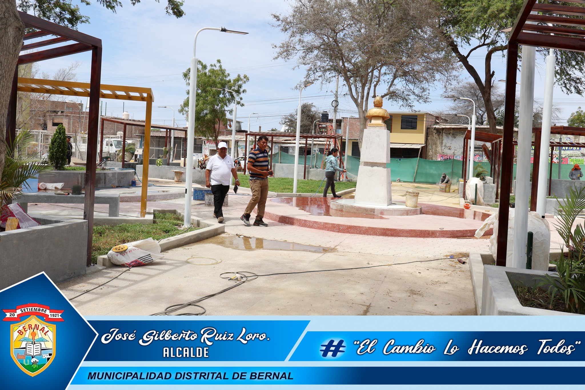 Autoridades de Bernal inspeccionan obra en el parque Miguel Grau