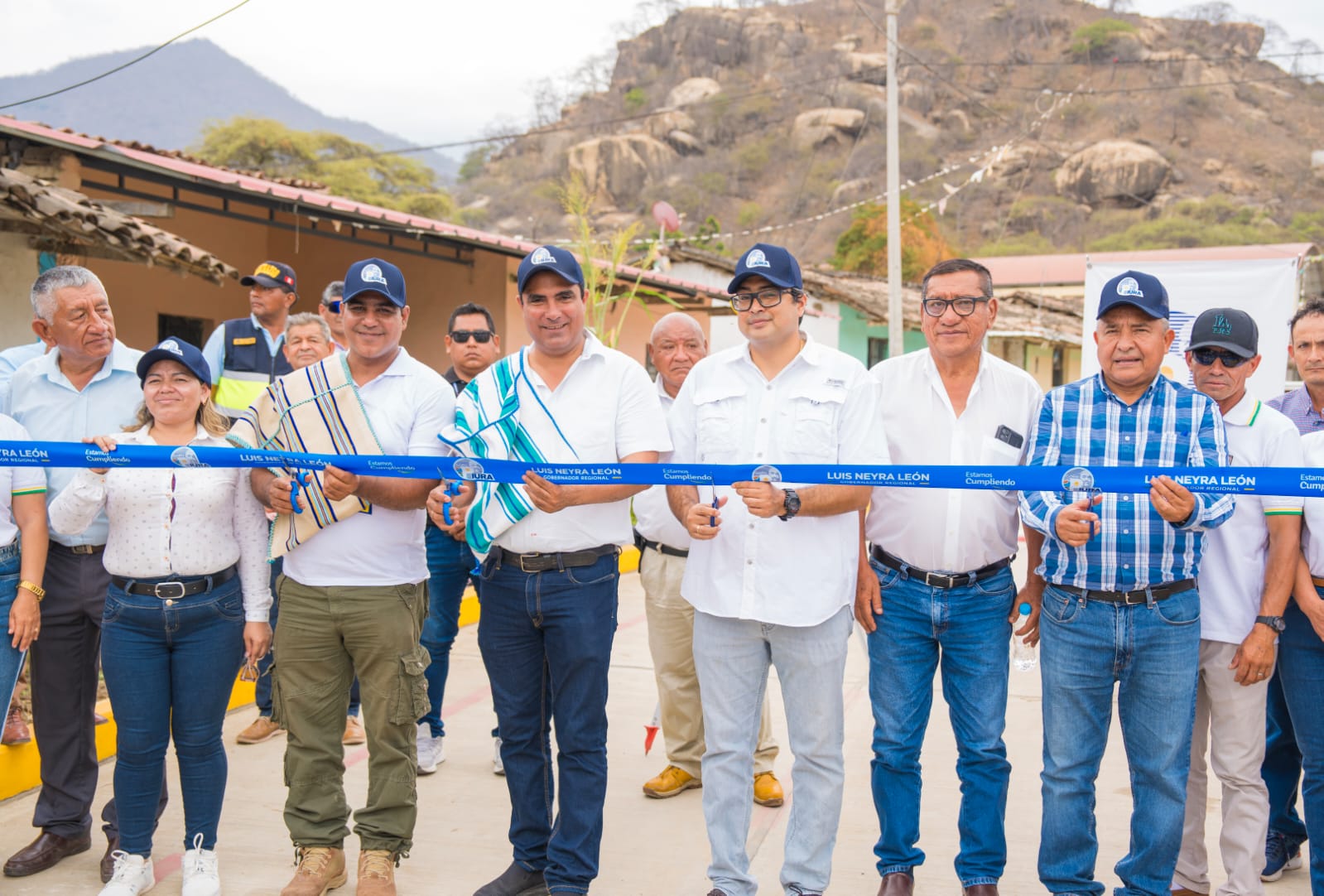 Gobernador Luis Neyra inaugura obra de pistas y veredas en Piedra El Toro-Morropón