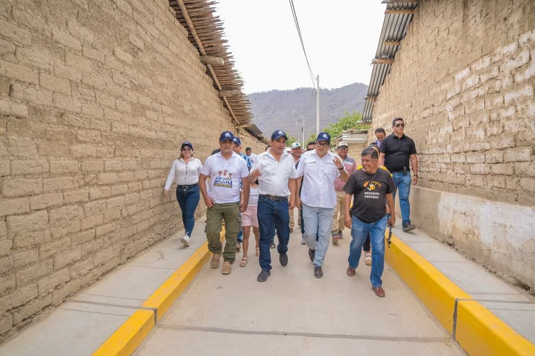 Gobernador Luis Neyra inaugura obra de pistas y veredas en Piedra El Toro-Morropón