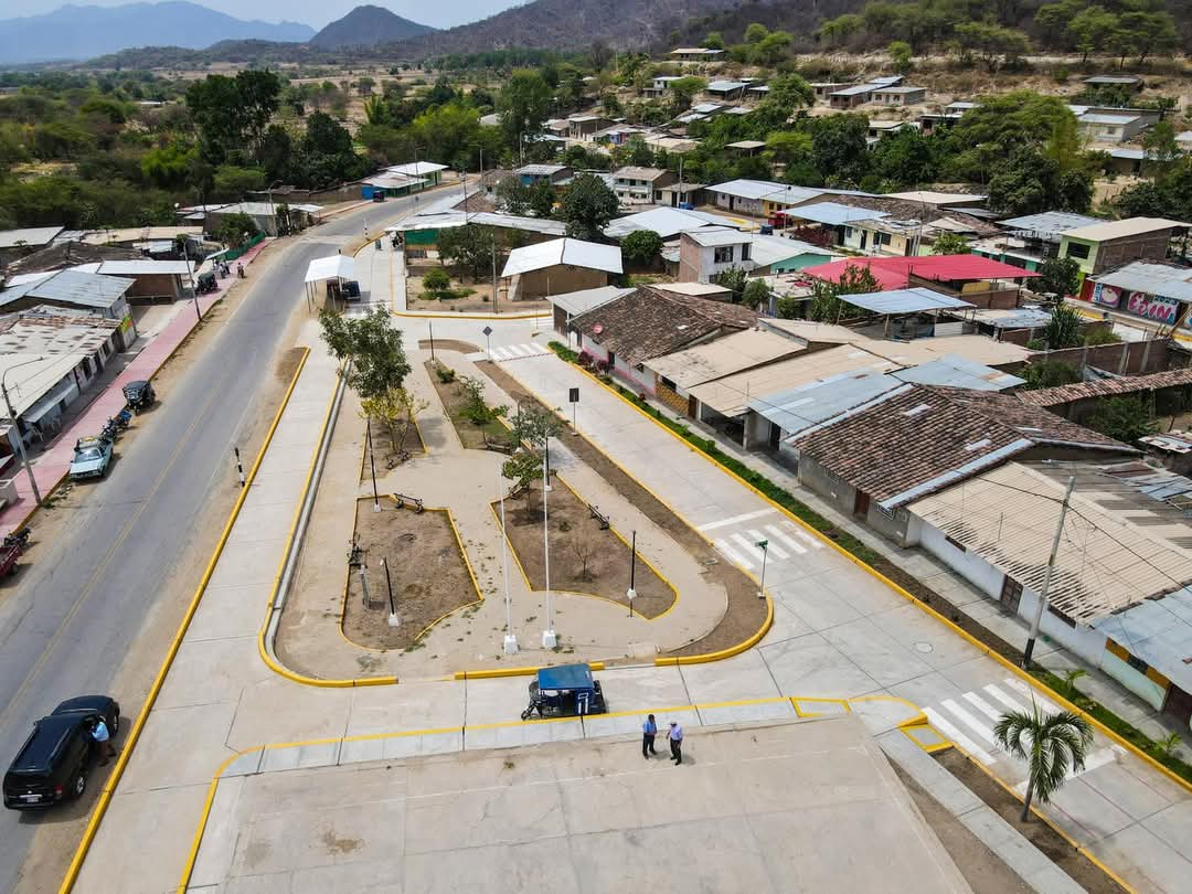 Gobernador Luis Neyra inaugura obra de pistas y veredas en Piedra El Toro-Morropón
