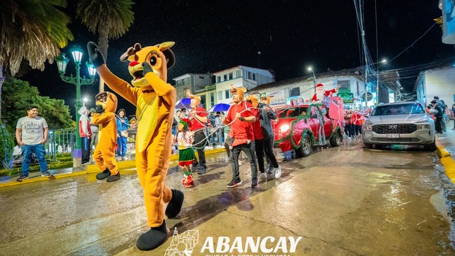 🎄✨ ¡Abancay brilló en el 2do Corso Navideño! 
