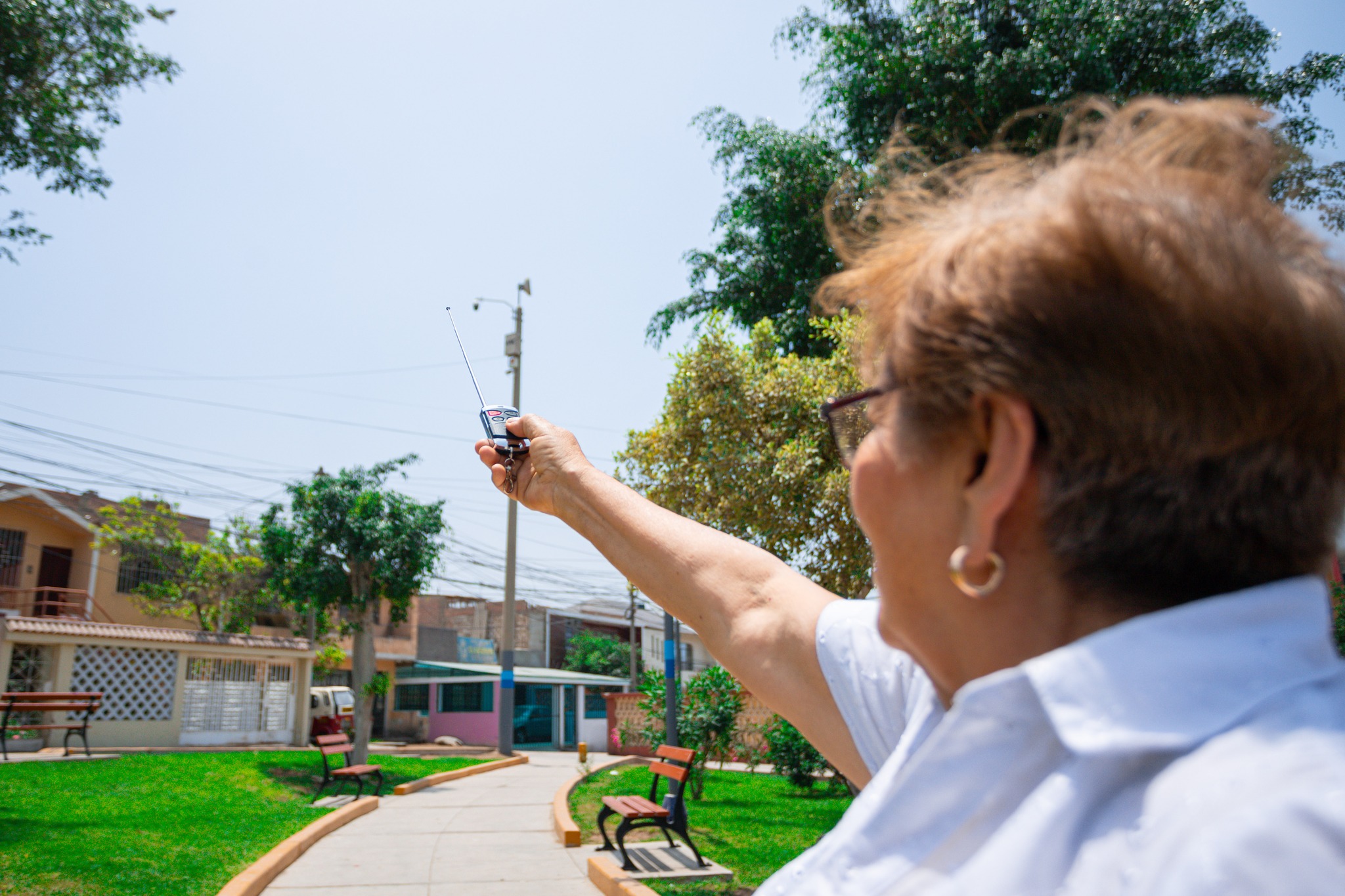Se distribuyeron 1330 botones de pánico 🚨 interconectados con cámaras 📹📡 para reforzar la seguridad en Ventanilla 👮‍♂️👮‍♀️🚓🏘️.