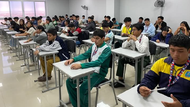El auditorio Luis Paredes Maceda, espera al nuevo estudiante del año