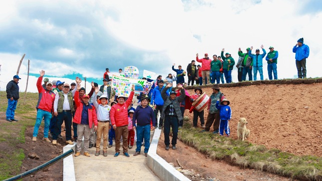 DRA Ayacucho entregó qocha en beneficio de 350 familias de Raymina 