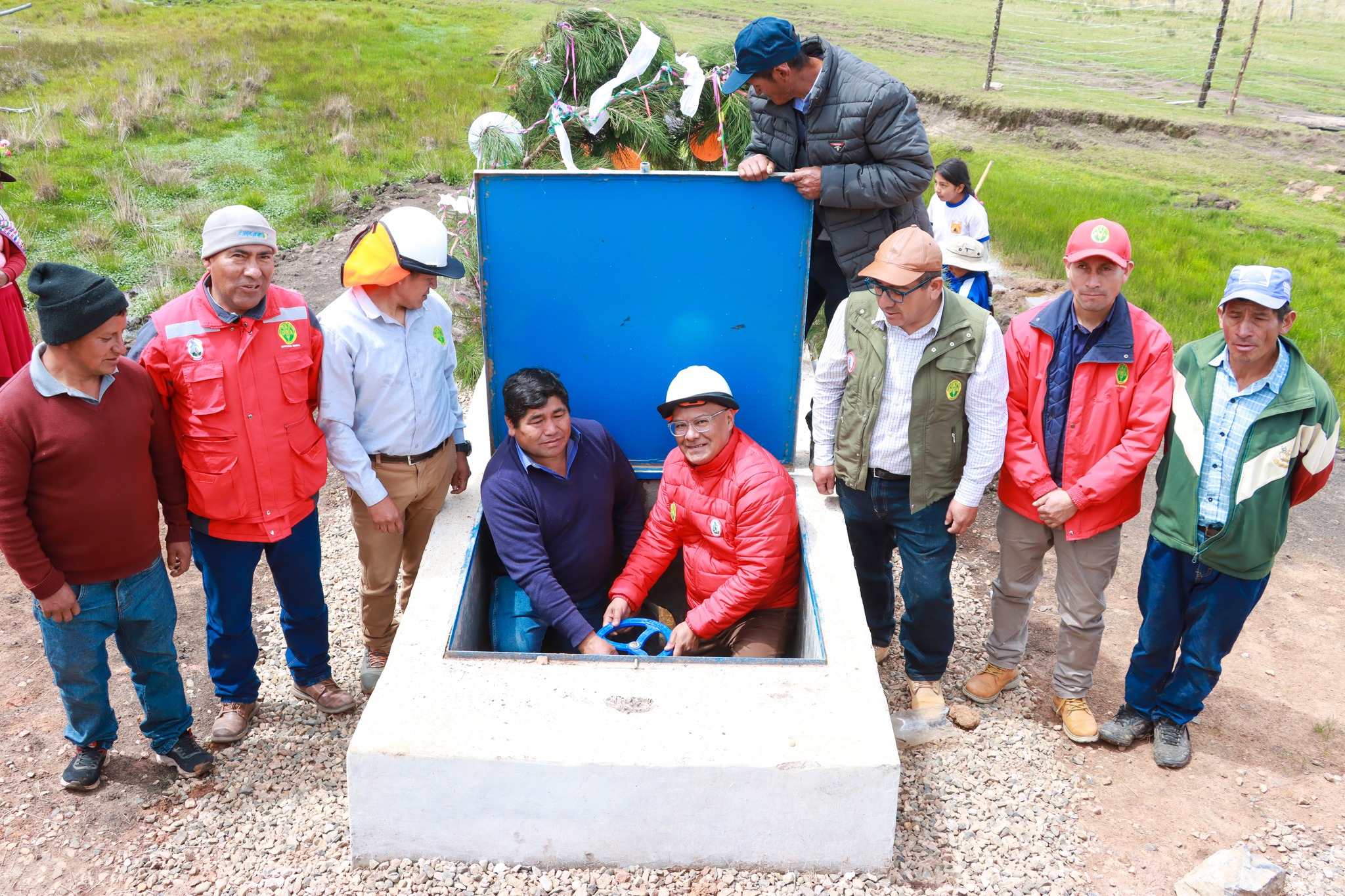 DRA Ayacucho entregó qocha en beneficio de 350 familias de Raymina