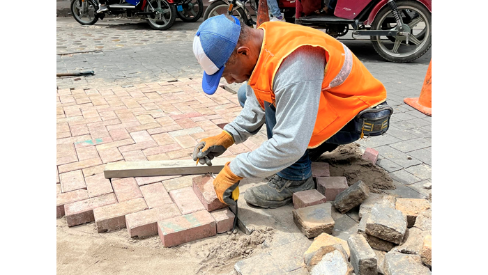 MPSM realiza trabajos de adoquinado y remociΓ³n de tierras para la mejora de transitabilidad.