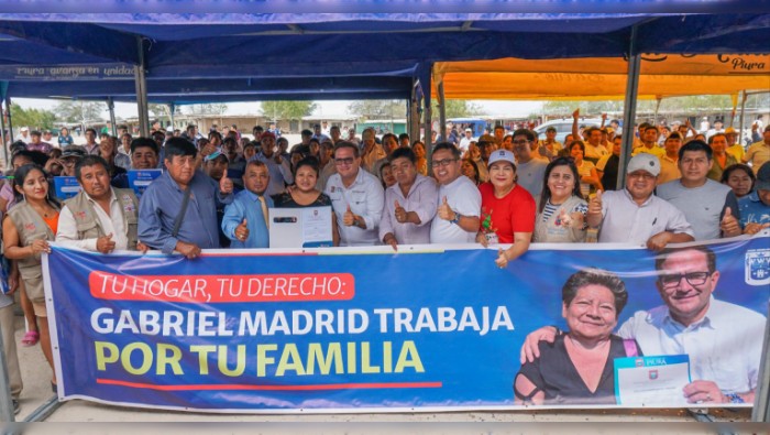 Entrega de títulos en Sinchi Roca