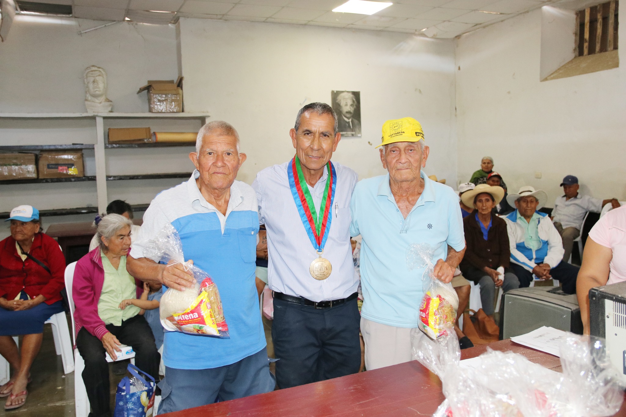 ¡Compartir navideño para nuestros abuelitos de pensión 65!