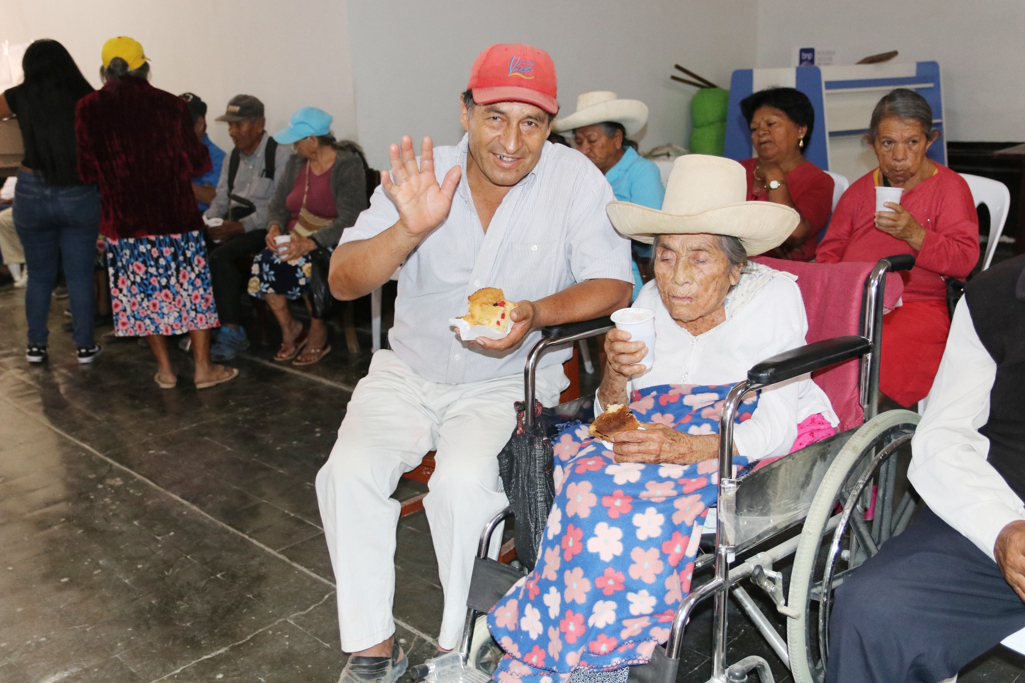 ¡Compartir navideño para nuestros abuelitos de pensión 65!