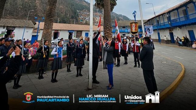 Archivo imagen de Alcaldesa de la Municipalidad Provincial de Paucartambo, participó en el izamiento del Pabellón Nacional por el 37 Aniversario de la I.E.I Urpicha de Paucartambo