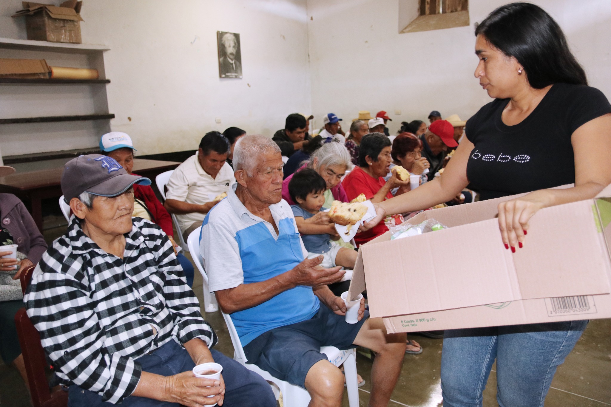 ¡Compartir navideño para nuestros abuelitos de pensión 65!