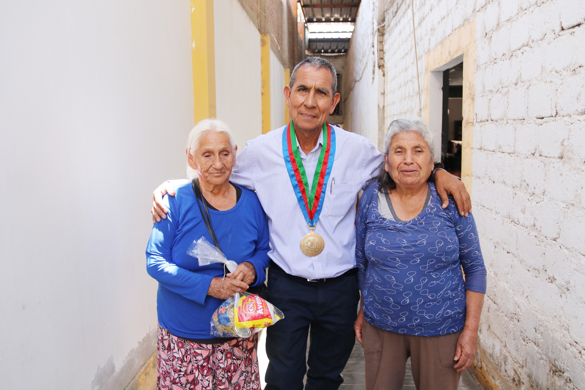 ¡Compartir navideño para nuestros abuelitos de pensión 65!