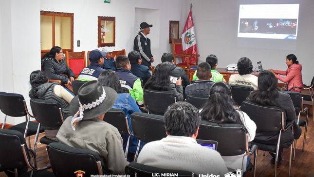 Archivo imagen de Se realizó la reunión trimestral del Concejo Provincial de Seguridad de la Provincia de Paucartambo