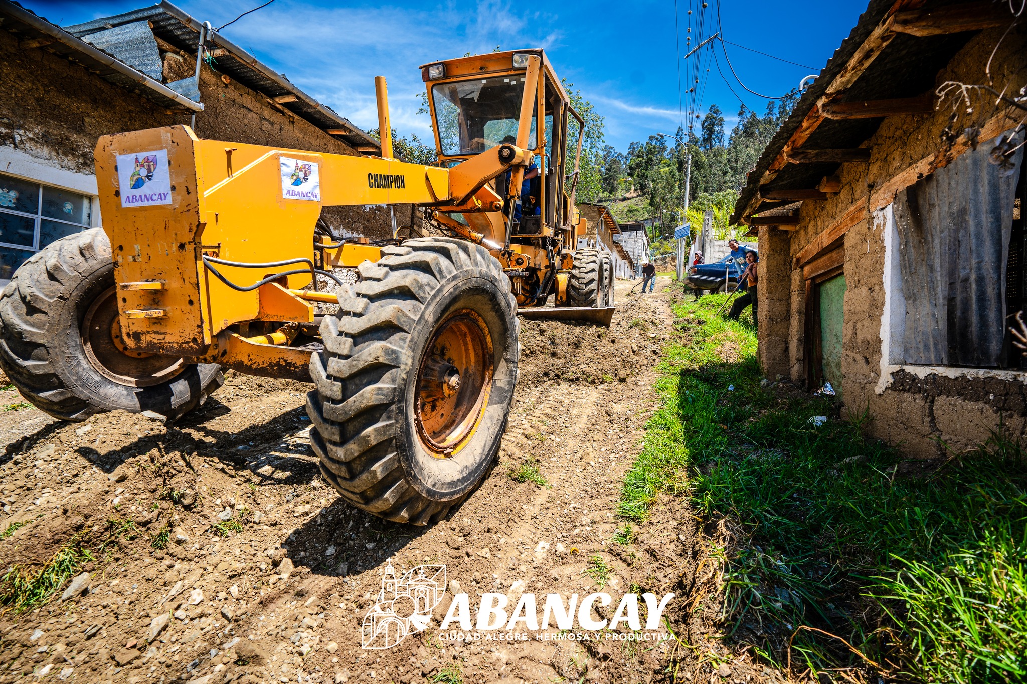 🚜 Más De 1.3 Km De Vía: Municipalidad De Abancay Continúa Impulsando El Mantenimiento Vial, Esta Vez En El Urb. Eduardo Arenas – Villa Gloria.