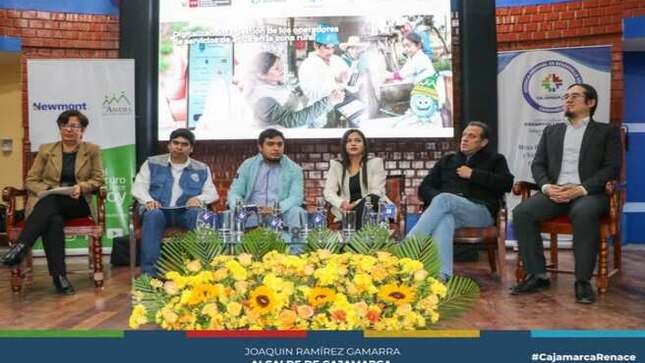 La Municipalidad provincial de Cajamarca capacita a transportistas en prevención de acoso sexual y conducción segura para mejorar la seguridad en el transporte público. La Gerencia de Vialidad y Transporte, junto con la Fiscalía, la Policía Nacional de Tránsito y el programa Aurora, organizó una charla titulada "Seguridad Vial: Juntos por una Cultura de Transporte Responsable". El objetivo es que los conductores implementen prácticas de conducción segura, promueva comportamientos responsables y mejore la calidad del servicio. Se abordaron temas como la prevención de accidentes de tránsito, delitos en el transporte público, reglamento nacional de tránsito y acoso sexual.
¡𝗖𝗼𝗻 𝗝𝗼𝗮𝗾𝘂𝗶𝗻 𝗥𝗮𝗺í𝗿𝗲𝘇, 𝗖𝗮𝗷𝗮𝗺𝗮𝗿𝗰𝗮 𝗥𝗲𝗻𝗮𝗰𝗲! 💪 