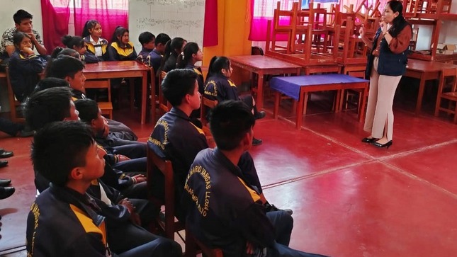 CODISEC brinda charlas sobre prevención en extorsión y estafa virtual a estudiantes de Hualapampa Alto