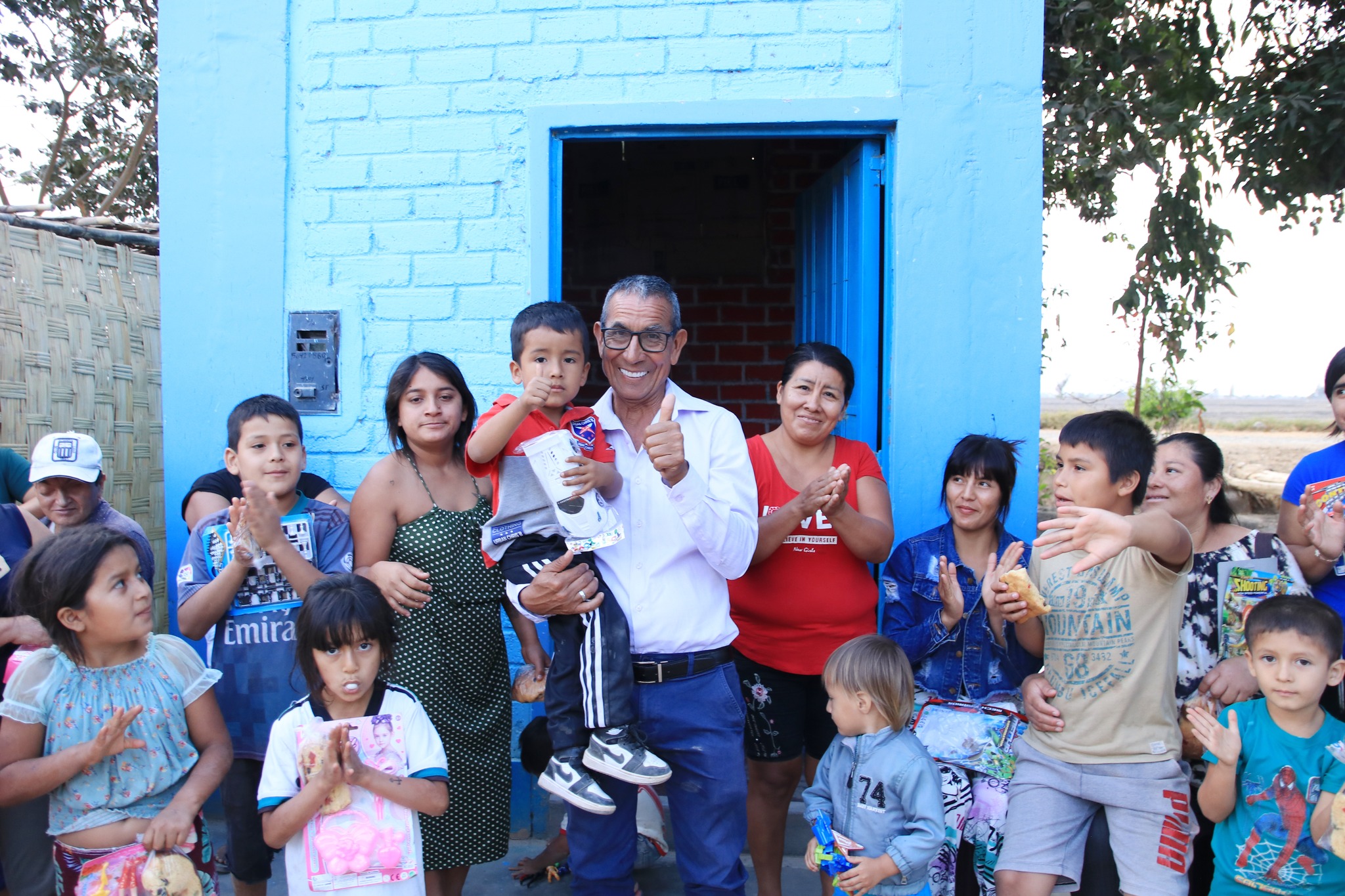 "Navidad de Sonrisas: Entrega de Juguetes a Niños del Distrito"