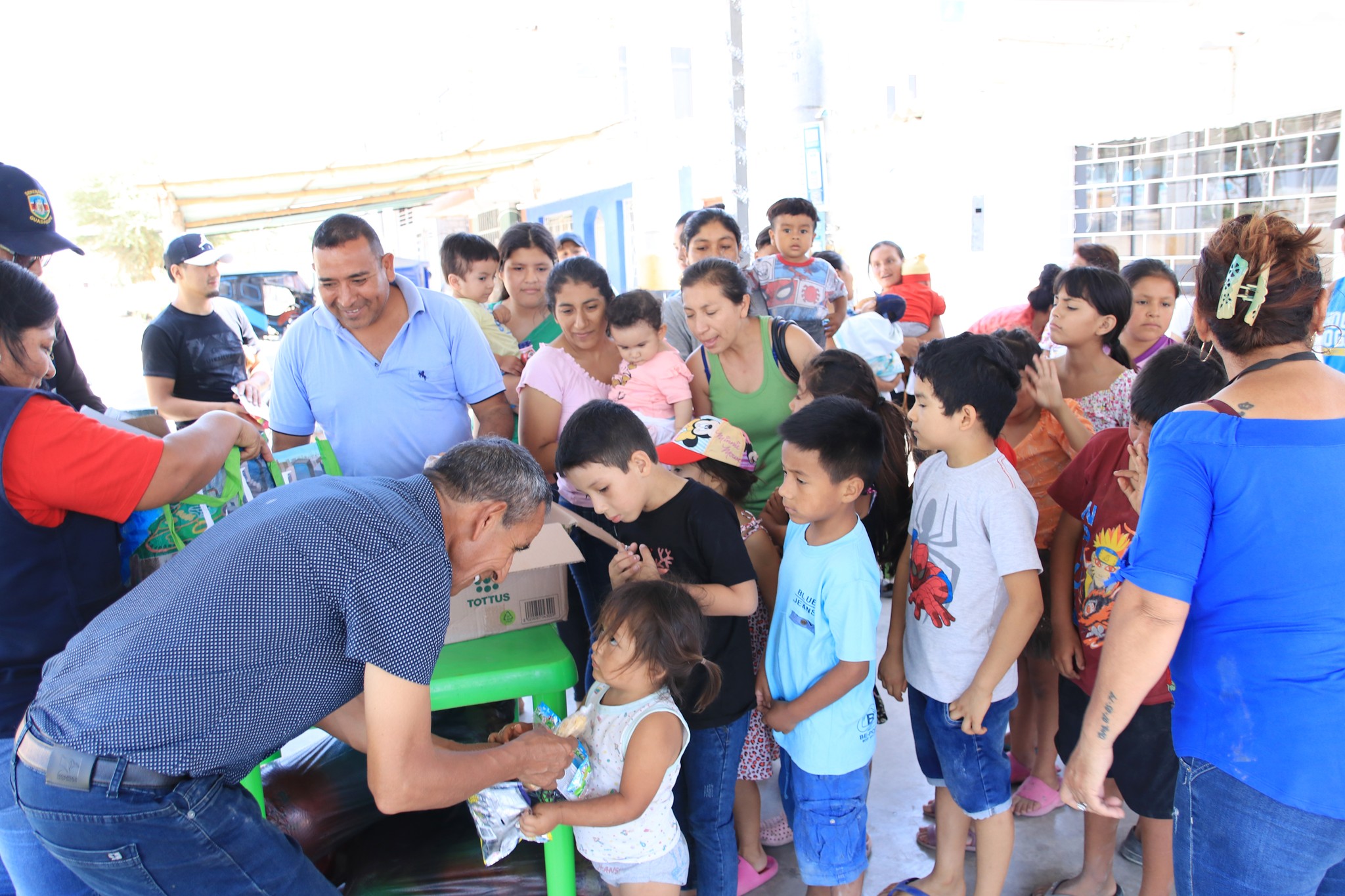 "Navidad de Sonrisas: Entrega de Juguetes a Niños del Distrito"