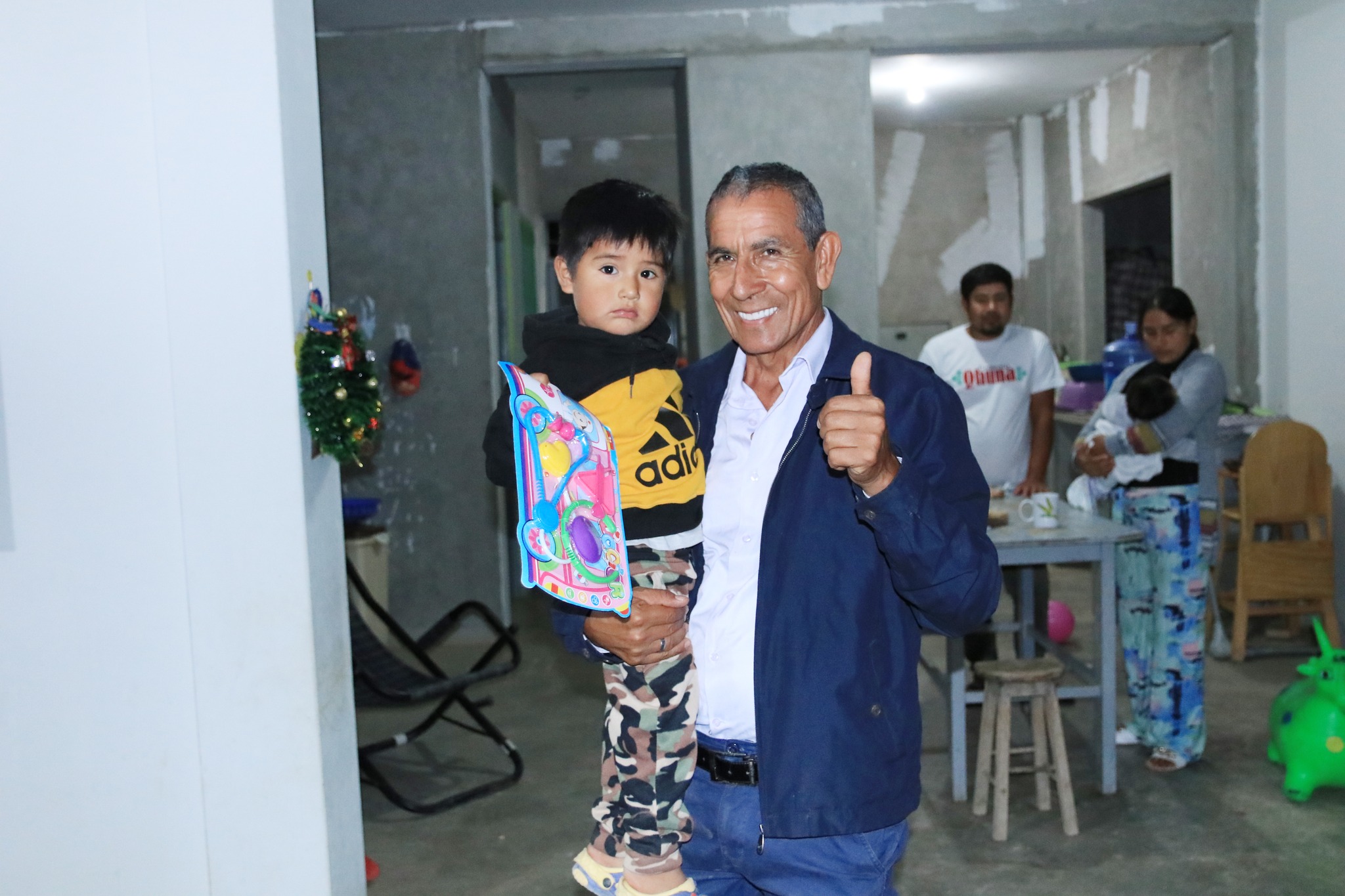 "Navidad de Sonrisas: Entrega de Juguetes a Niños del Distrito"